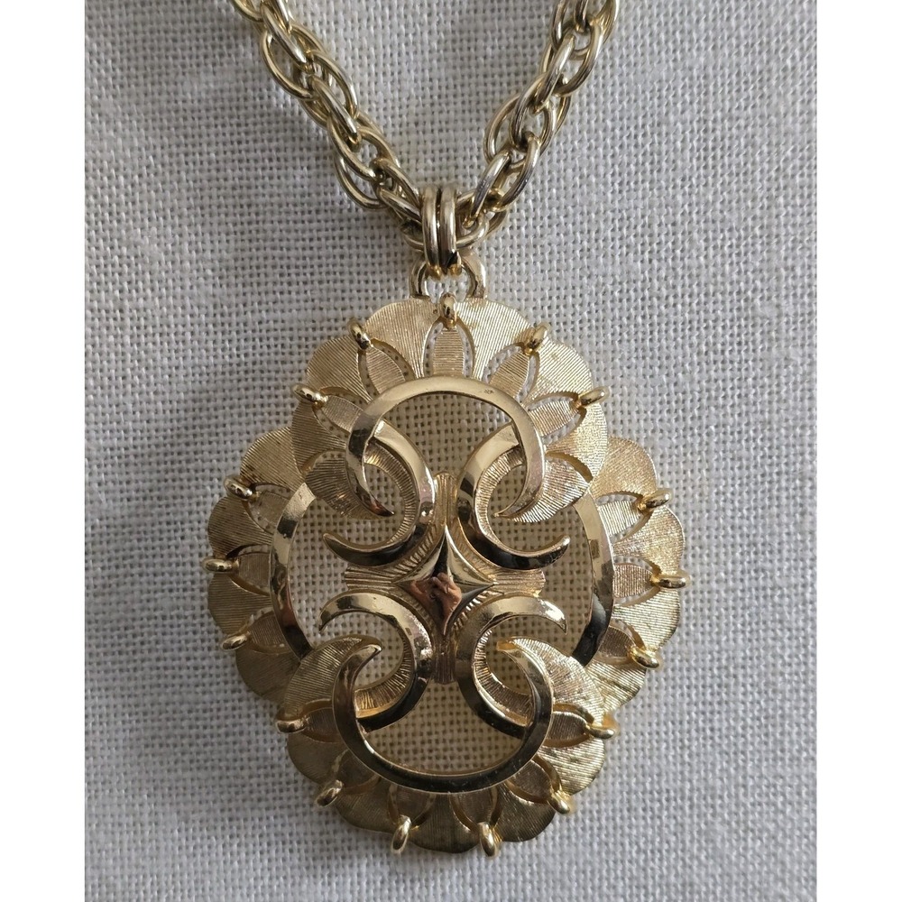 Vintage Trifari Gold Tone Pendant Necklace Signed Large Medallion Chain